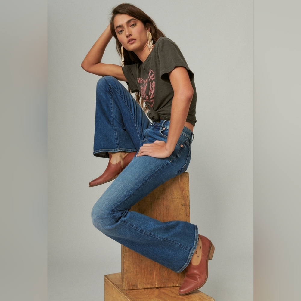 Lucky Brand Jean's-- Mid Rise Flare